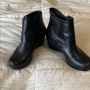 Dansko romy Black Leather Ankle Boots